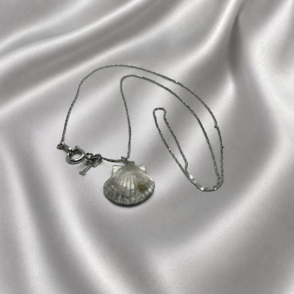 Trifari Vintage Silver Tone Faux Pearl Scallop Shell Pendant Necklace OS